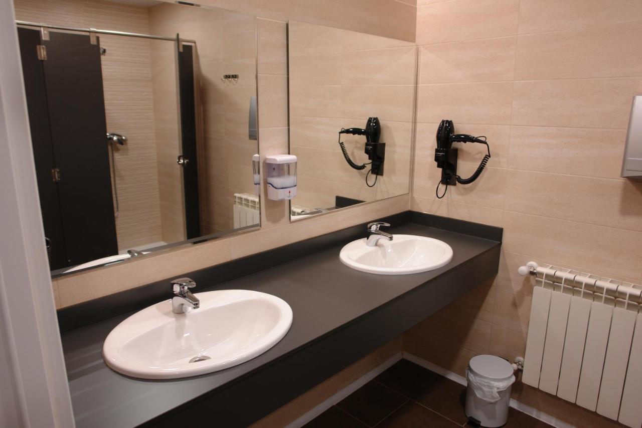 Hostel Trovadores Бургос Экстерьер фото